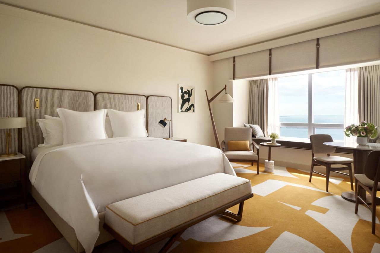 Quarto com Cama King-size de Frente para a Baía e com Acessibilidade
