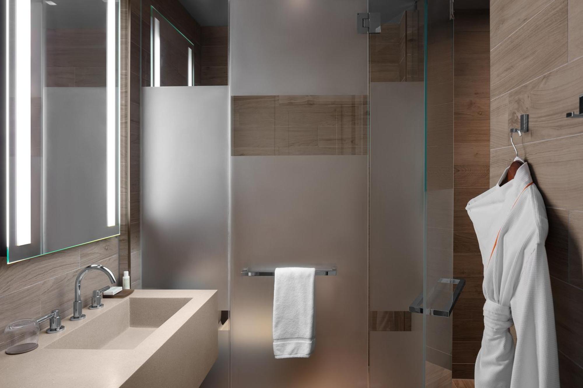 Urban Room with Two Double Beds,1547343307:JPEG