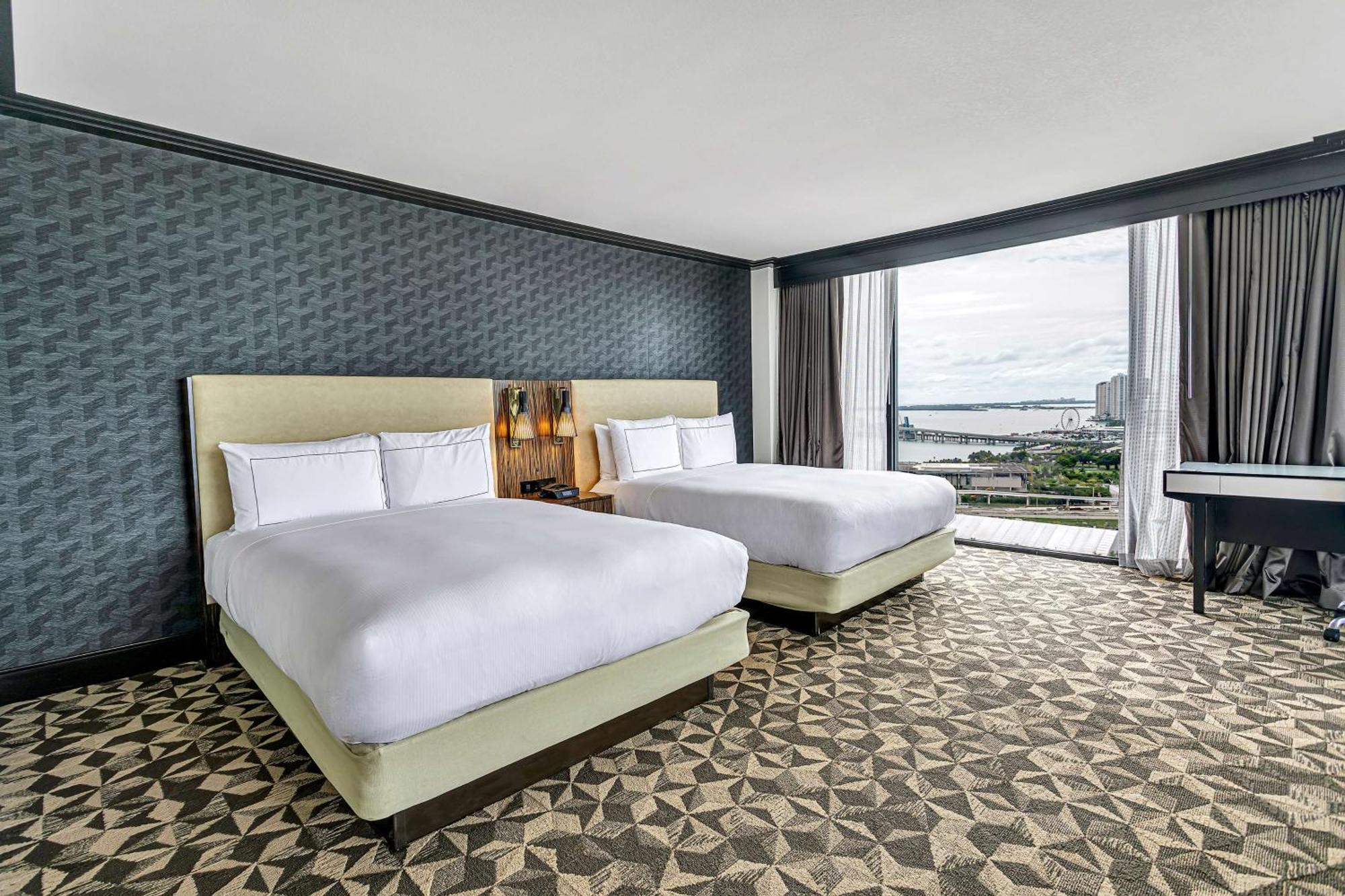 Junior Queen Suite Bay View,1705703682:JPEG