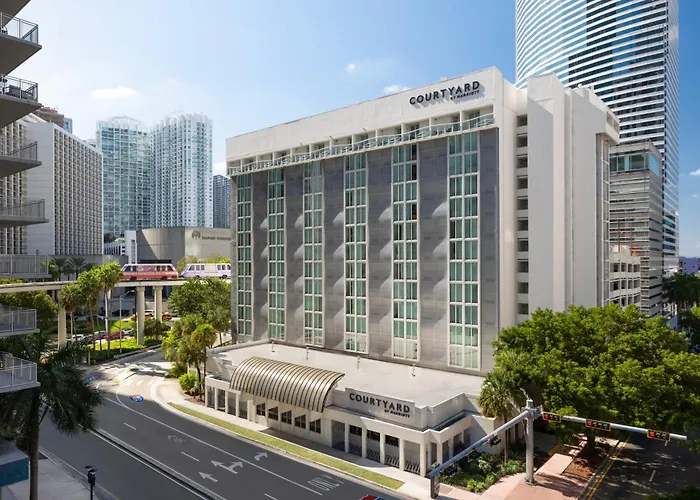 Hotel with Tennis: Courtyard Miami Downtown Brickell Area