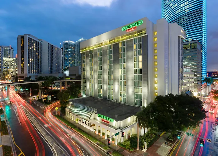 Hotel with Tennis: Courtyard Miami Downtown Brickell Area