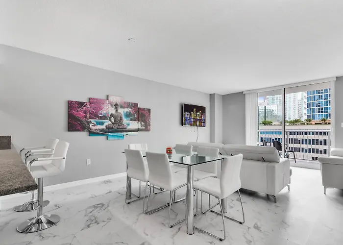Club At Brickell Bay Luxury Suites