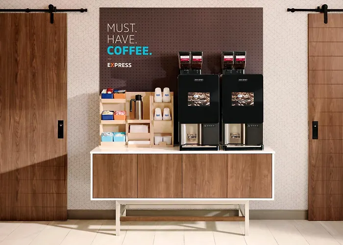 Pet Friendly hotel: Holiday Inn Express Miami Airport-Blue Lagoon Area By Ihg