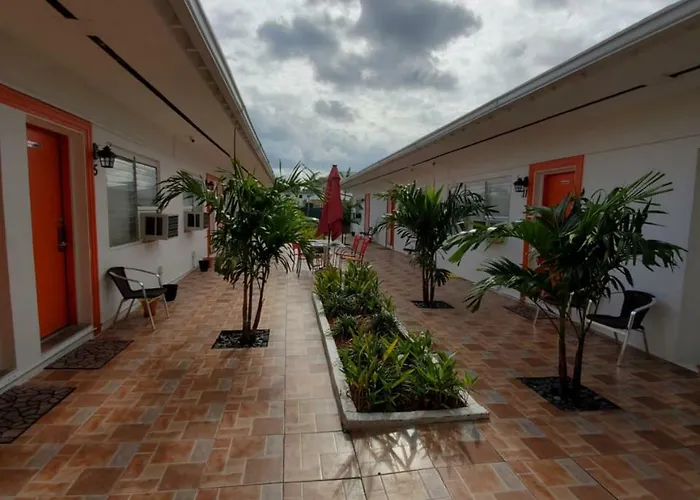 Motel: Royal Budget Inn